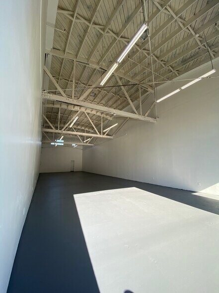901 E 31st St, Los Angeles, CA à louer - Photo de l’immeuble – Image 3 sur 253