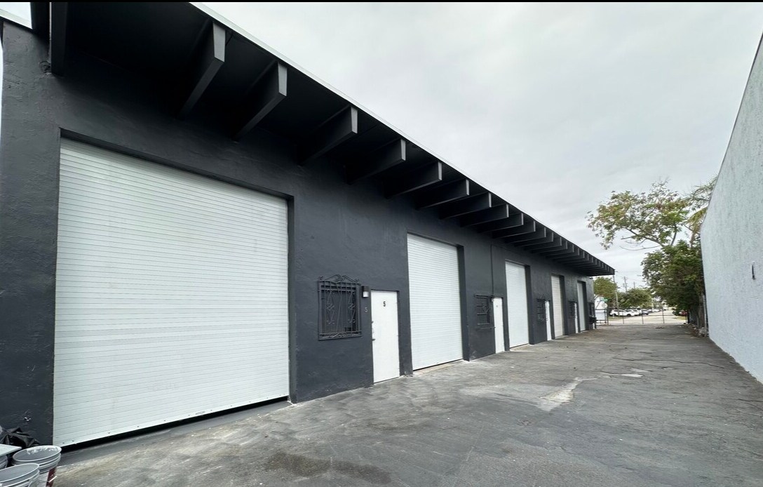 Two Industrial Warehouse's for Sale portefeuille de 2 biens à vendre sur LoopNet.fr Photo principale– Image 1 sur 8