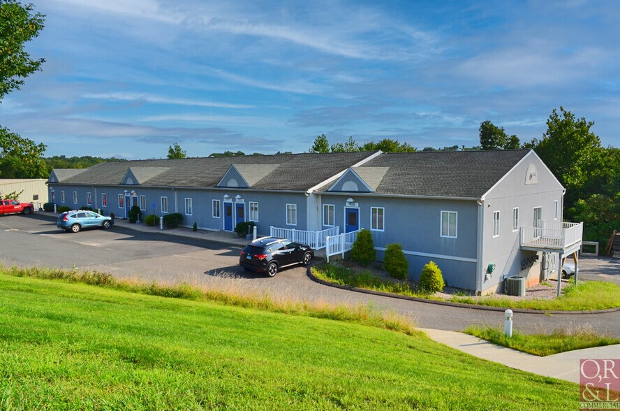 42 Ozick Dr, Durham, CT à louer - Photo de l’immeuble – Image 1 sur 5