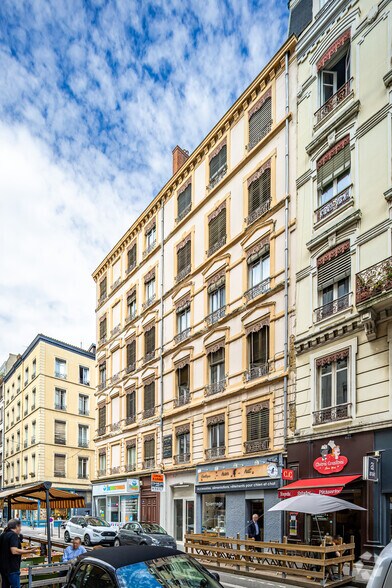Immeuble residentiel dans Lyon à vendre - Photo de l’immeuble – Image 2 sur 8