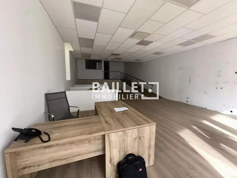 Local commercial dans Cagnes-sur-Mer à louer - Photo de l’immeuble – Image 2 sur 16