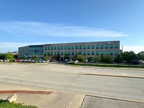 1320 City Center Dr, Carmel, IN à louer Photo intérieure– Image 2 sur 14
