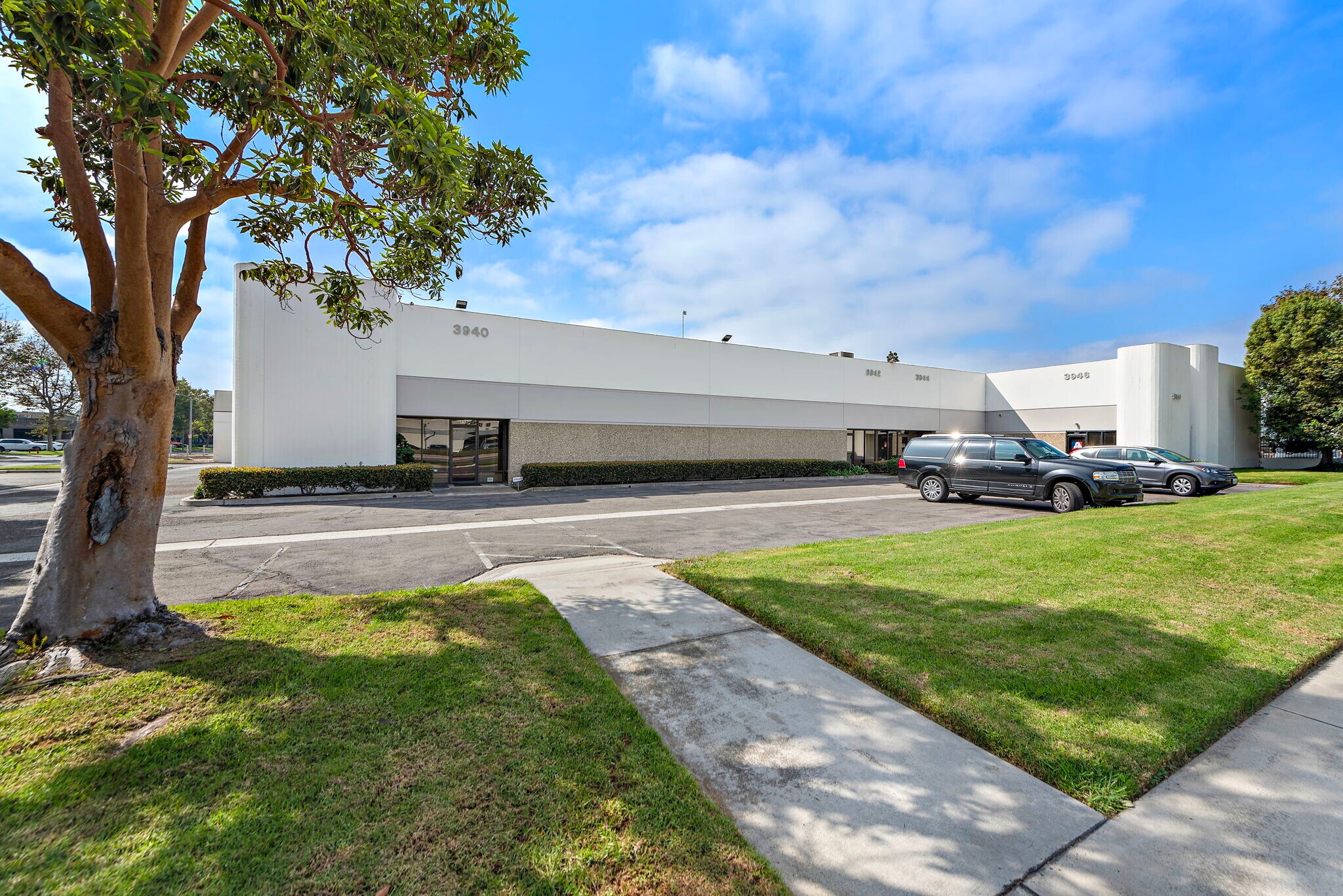 3940-3946 W Segerstrom Ave, Santa Ana, CA à louer Photo principale– Image 1 sur 7