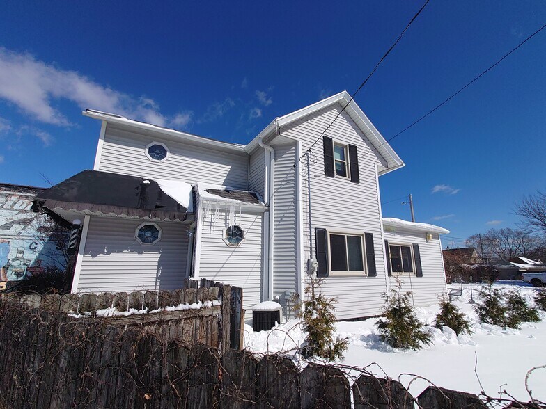 2340 Kinnickinnic Ave, Milwaukee, WI à vendre - Photo de l’immeuble – Image 2 sur 9