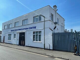 Plus de détails pour Bridge Rd, Camberley - Bureau à louer