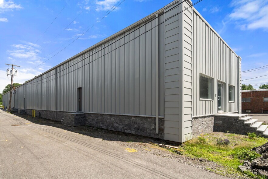45 Tosca Dr, Stoughton, MA à louer - Photo de l’immeuble – Image 3 sur 35