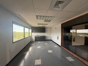 26750 US Highway 19 N, Clearwater, FL à louer Photo intérieure– Image 2 sur 2