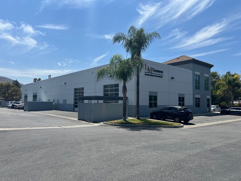 10557 Juniper Ave, Fontana, CA à vendre - Photo de l’immeuble – Image 2 sur 5