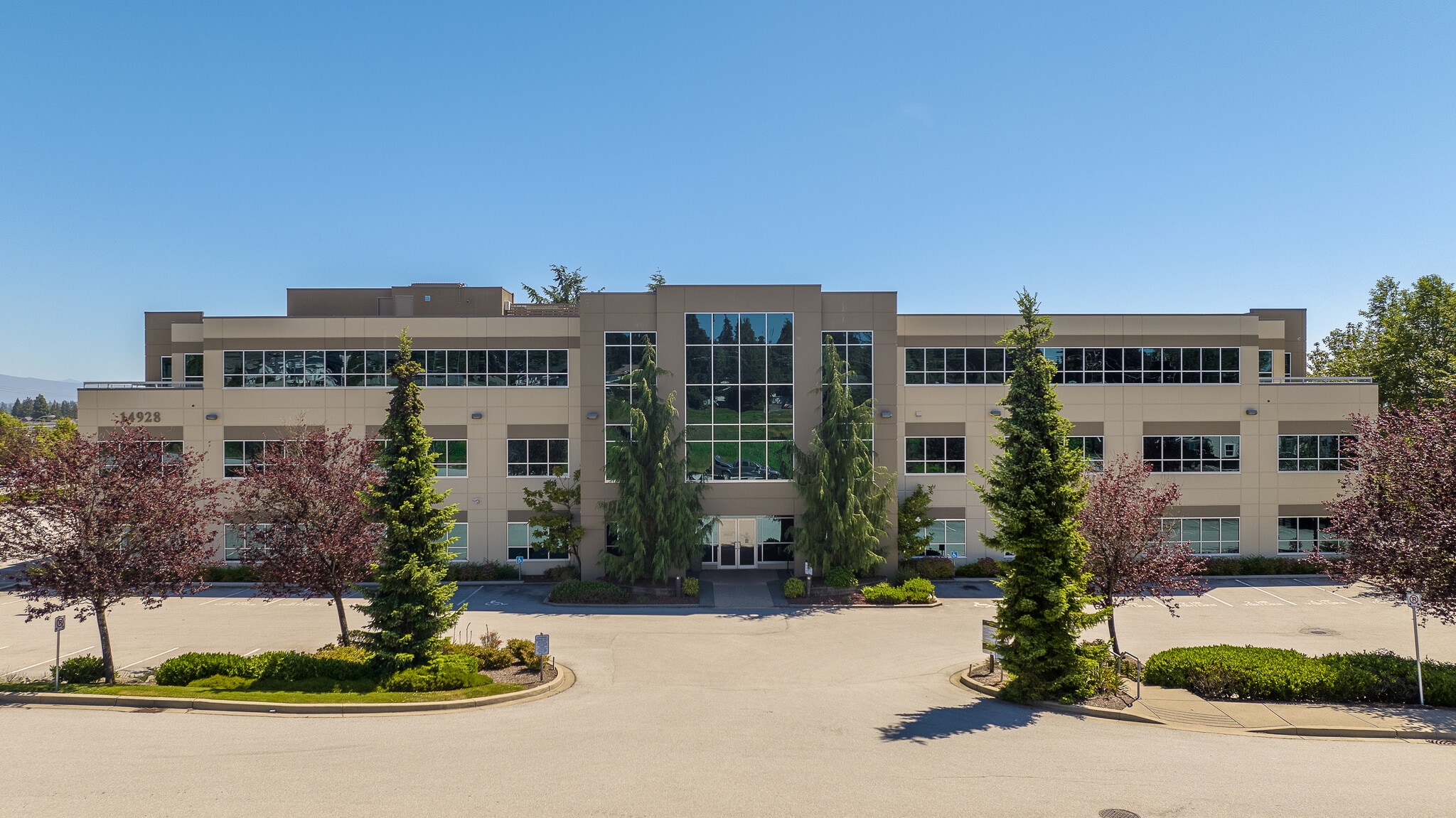 14928 56th Ave, Surrey, BC à louer Photo de l’immeuble– Image 1 sur 7