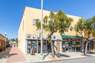 135 N 2nd Ave, Upland, CA à louer Photo de l’immeuble– Image 1 sur 5