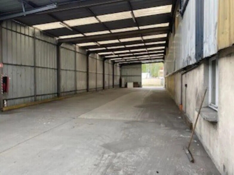 Bureau dans Villeneuve-la-Garenne à louer - Photo de l’immeuble – Image 2 sur 5