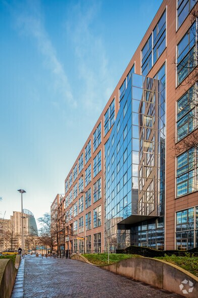 2-4 Place Des Vosges, Courbevoie à louer - Photo de l’immeuble – Image 2 sur 10