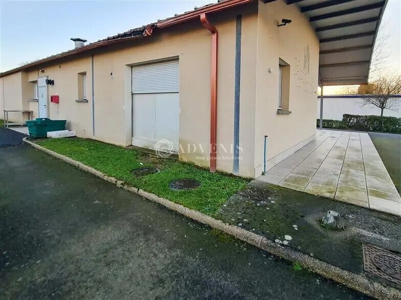 Local d'activités dans Ploumagoar à vendre - Photo de l’immeuble – Image 1 sur 8