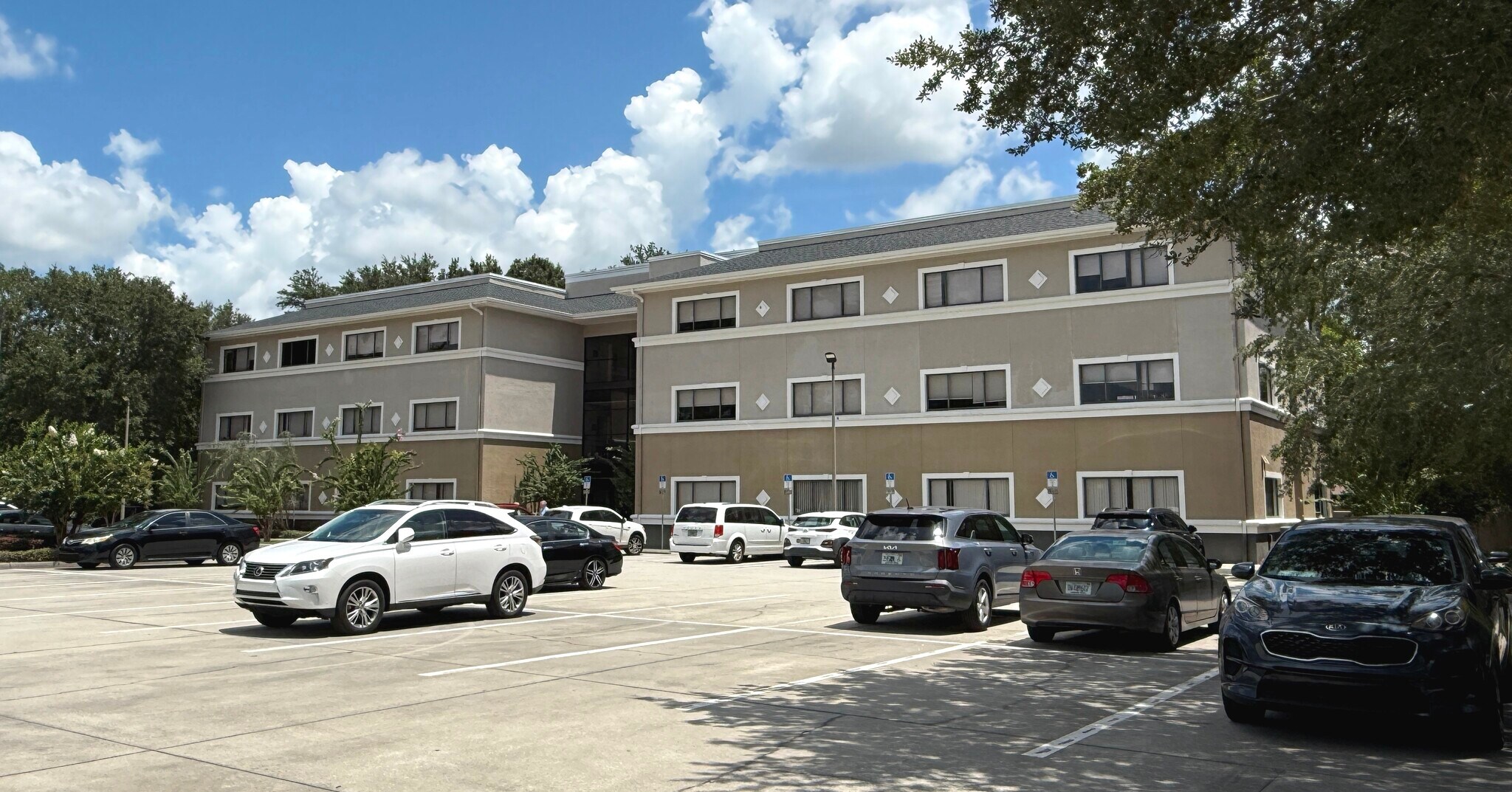 110 Pond Ct, DeBary, FL à louer Photo de l’immeuble– Image 1 sur 14