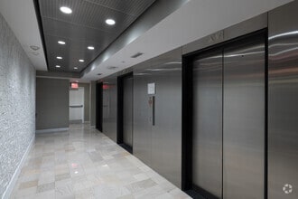 14 NE 1st Ave, Miami, FL à louer Photo intérieure– Image 1 sur 14