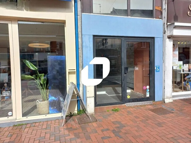 Plus de détails pour Bureau, Local commercial à louer