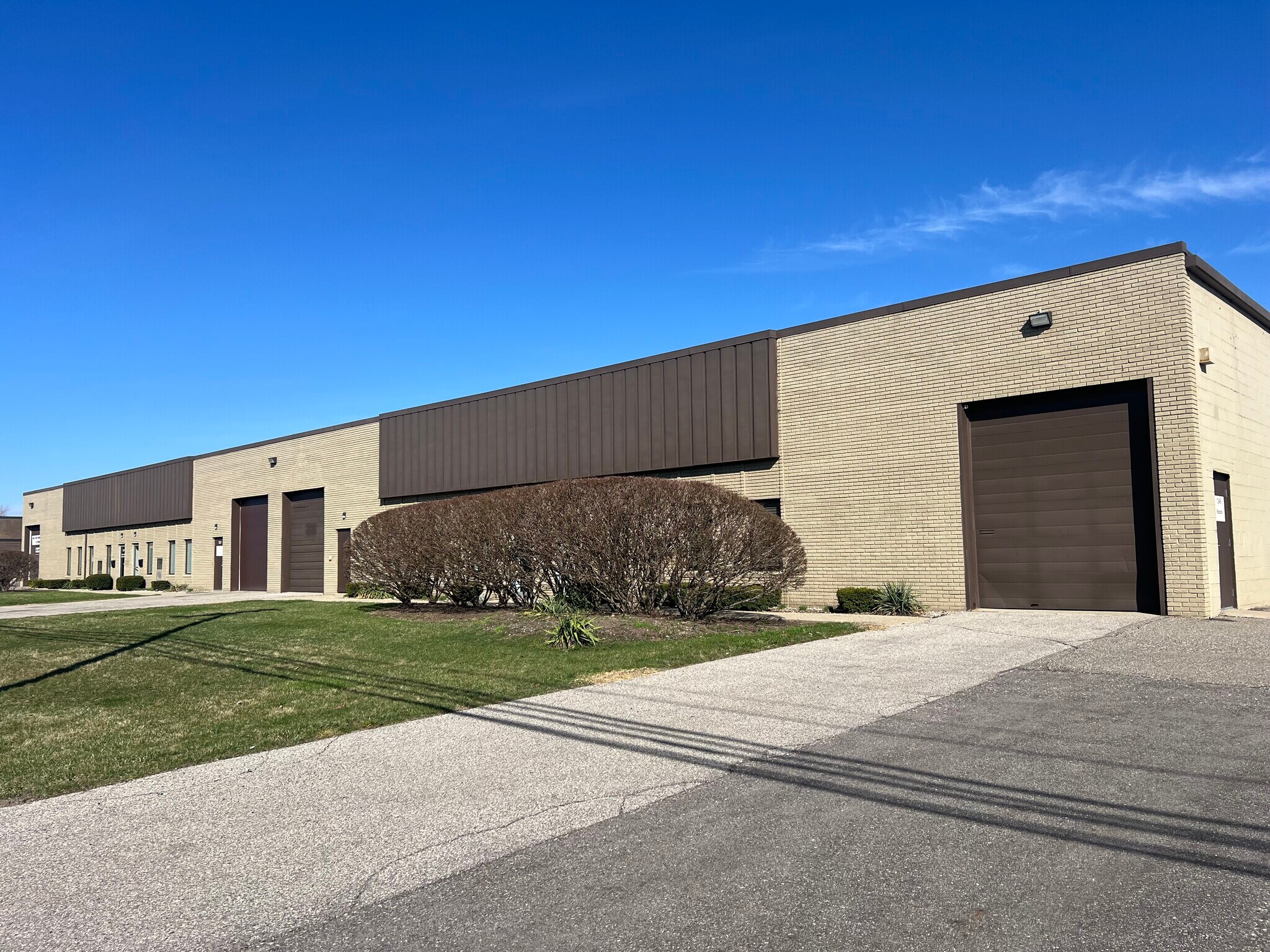 1328-1346 Wheaton Dr, Troy, MI à louer Photo de l’immeuble– Image 1 sur 3
