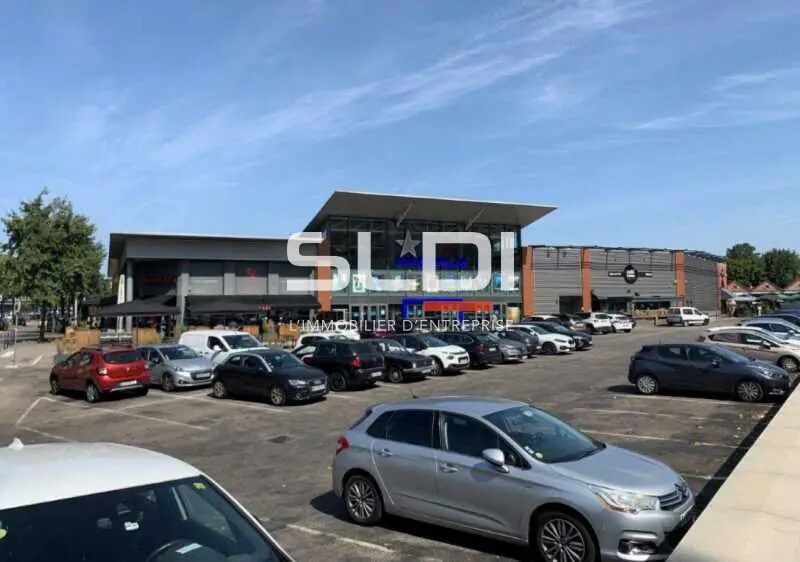 Local commercial dans Bourgoin-Jallieu à louer - Photo de l’immeuble – Image 2 sur 6