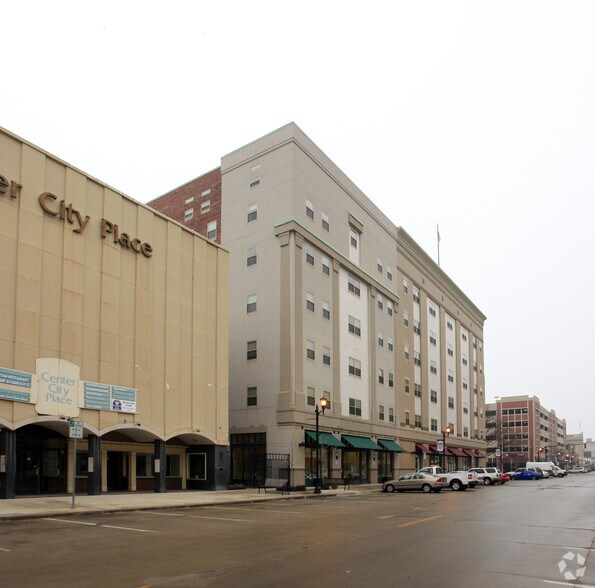 211 S Michigan St, South Bend, IN à louer - Photo de l’immeuble – Image 2 sur 10
