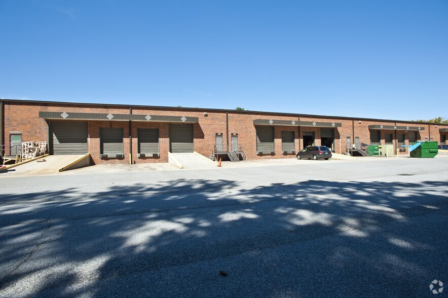 6190 Regency Pky, Norcross, GA à louer - Photo de l’immeuble – Image 3 sur 6