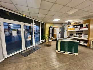 Plus de détails pour Local d'activités à louer