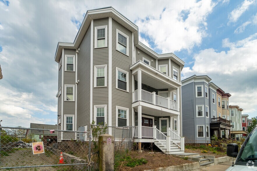 679-683 Columbia Rd, Dorchester, MA à vendre - Photo de l’immeuble – Image 1 sur 1