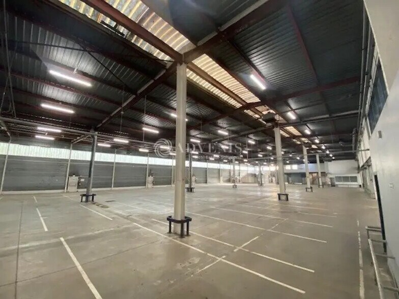 Industriel/Logistique dans Buc à louer - Photo de l’immeuble – Image 3 sur 7