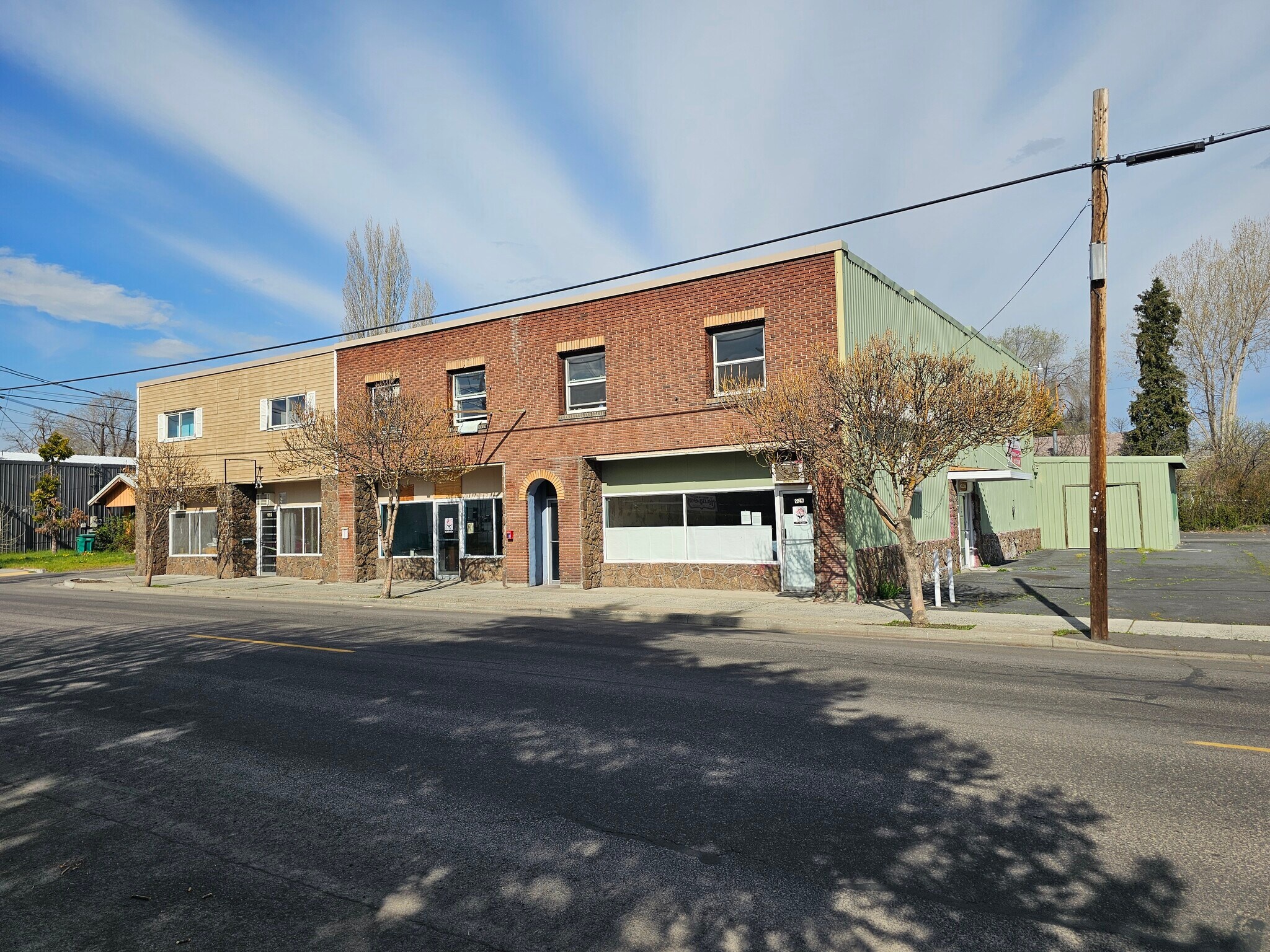 917 E Main St, Klamath Falls, OR à vendre Photo principale– Image 1 sur 29