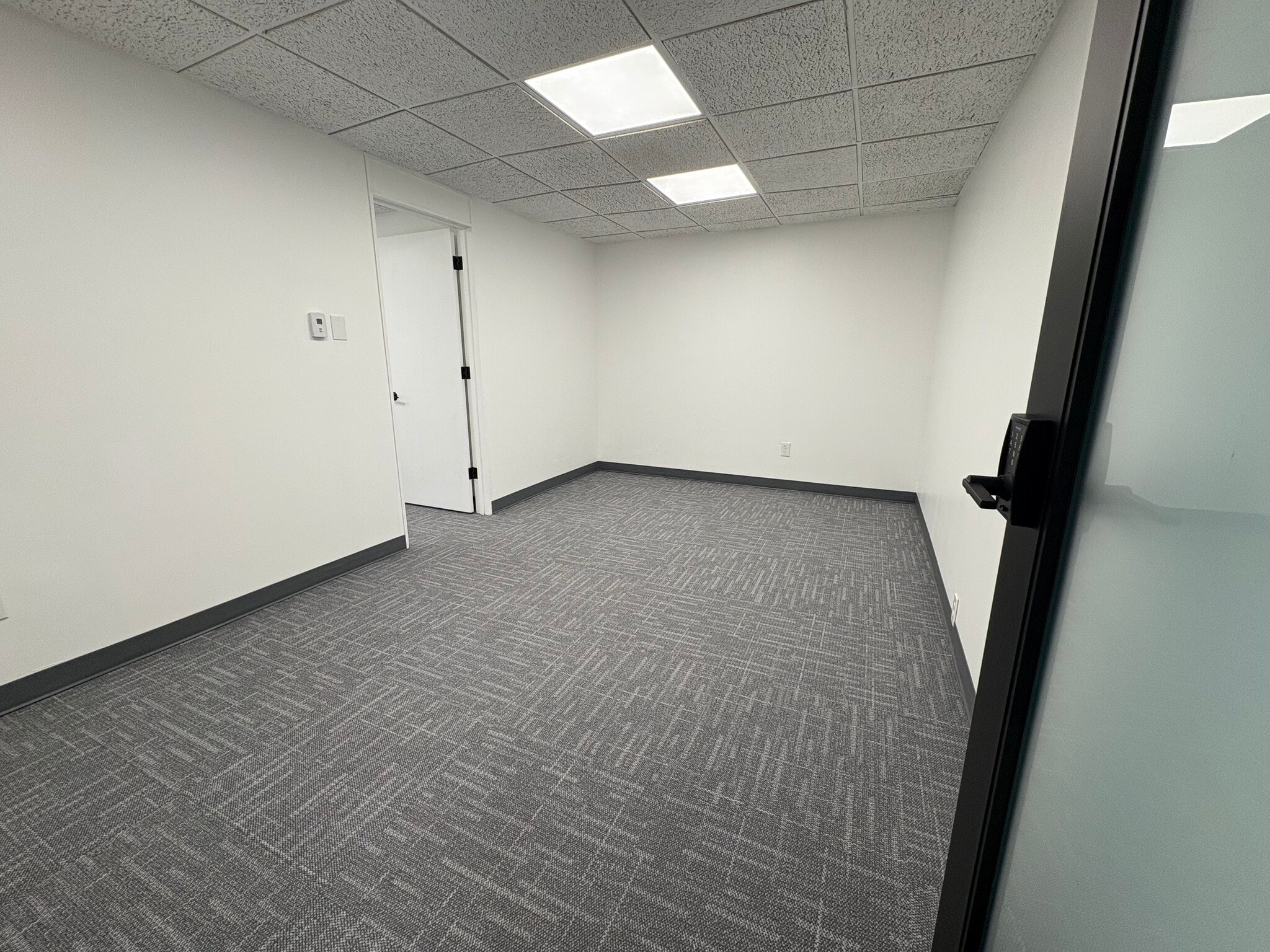 2215 Oak Industrial Dr NE, Grand Rapids, MI à louer Photo de l’immeuble– Image 1 sur 8