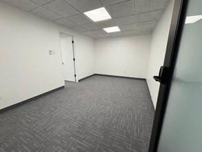 2215 Oak Industrial Dr NE, Grand Rapids, MI à louer Photo de l’immeuble– Image 1 sur 8
