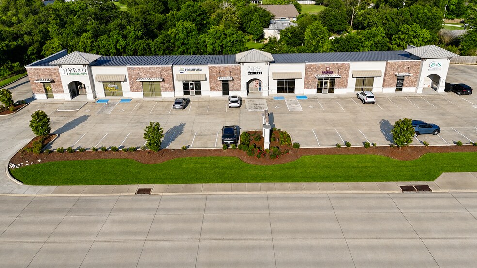4211 Lake St, Lake Charles, LA à louer - Photo de l’immeuble – Image 2 sur 3