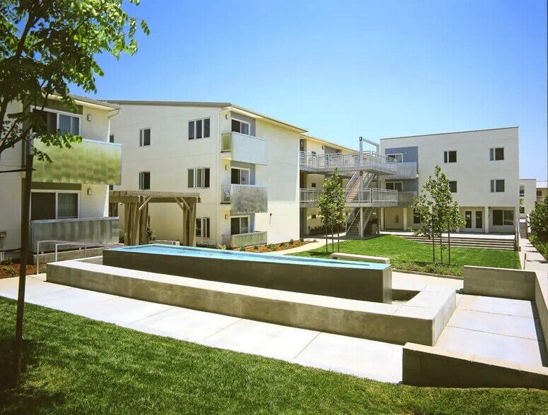 12360 Osborne St, Pacoima, CA à vendre - Photo de l’immeuble – Image 3 sur 8