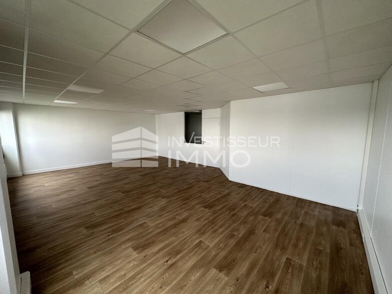 Bureau dans Champlan à louer - Photo intérieure – Image 2 sur 6