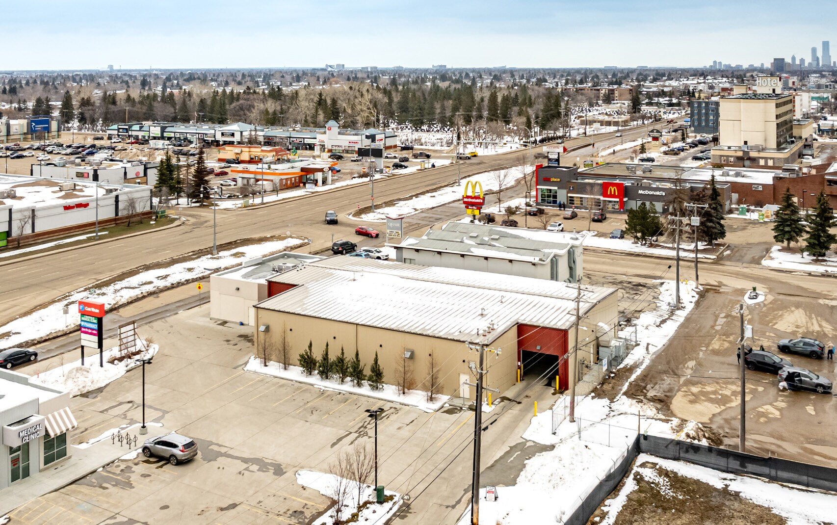 16815 Stony Plain Rd NW, Edmonton, AB à vendre Photo principale– Image 1 sur 3