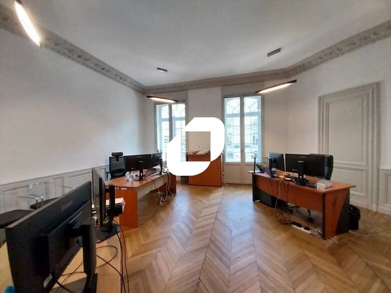 Bureau dans Bordeaux à louer - Photo de l’immeuble – Image 3 sur 20