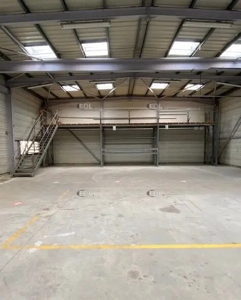 Plus de détails pour Local d’activités à vendre