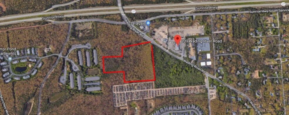 Wading River Rd, Center Moriches, NY à vendre - Photo de l’immeuble – Image 1 sur 1