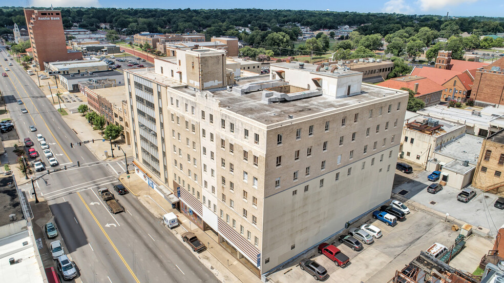 121 S Broadway Ave, Tyler, TX à louer - Photo principale – Image 1 sur 8