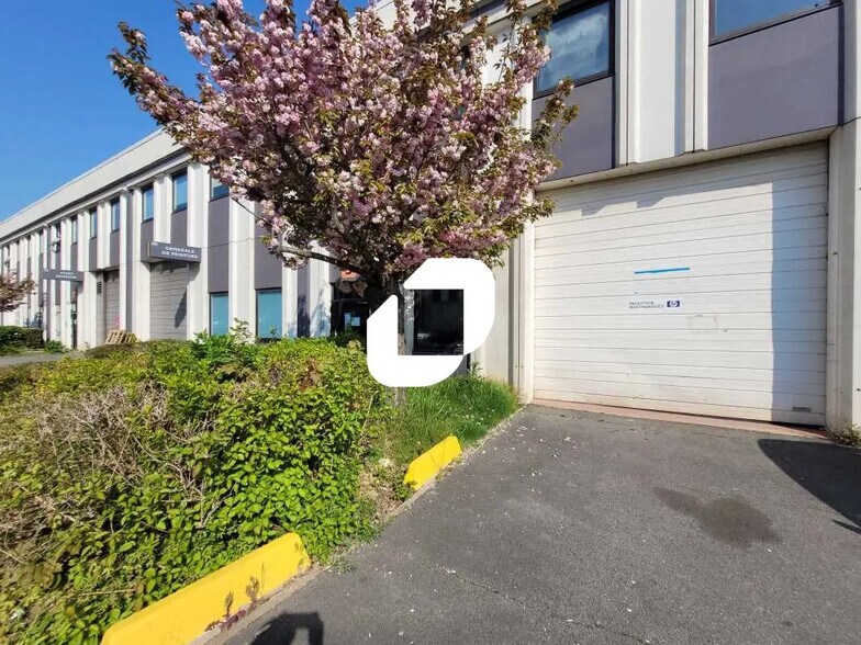 Local d’activités dans Lisses à louer - Photo de l’immeuble – Image 1 sur 18