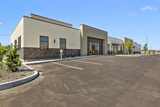 7034 W Clearwater Ave, Kennewick, WA à louer Photo de l’immeuble– Image 2 sur 8