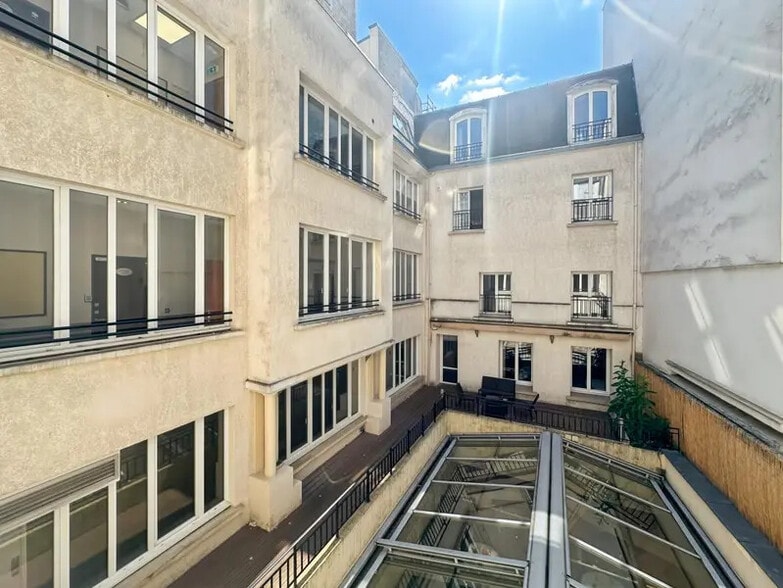 Bureau dans Paris à louer - Photo de l’immeuble – Image 2 sur 8