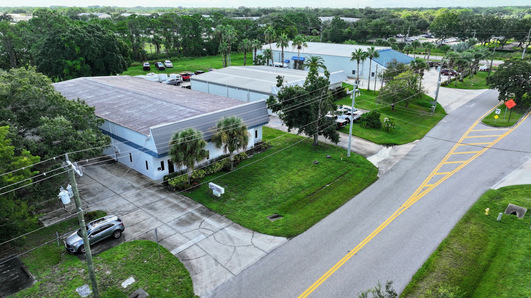 385 East Dr, Melbourne, FL à louer Photo de l’immeuble– Image 1 sur 14