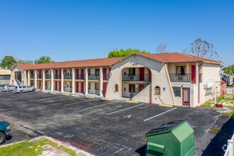 4741 W Irlo Bronson Memorial Hwy, Kissimmee, FL à louer Photo de l’immeuble– Image 2 sur 4