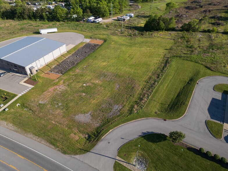 1222 S Hartmann Dr, Lebanon, TN à vendre - Photo de l’immeuble – Image 2 sur 4