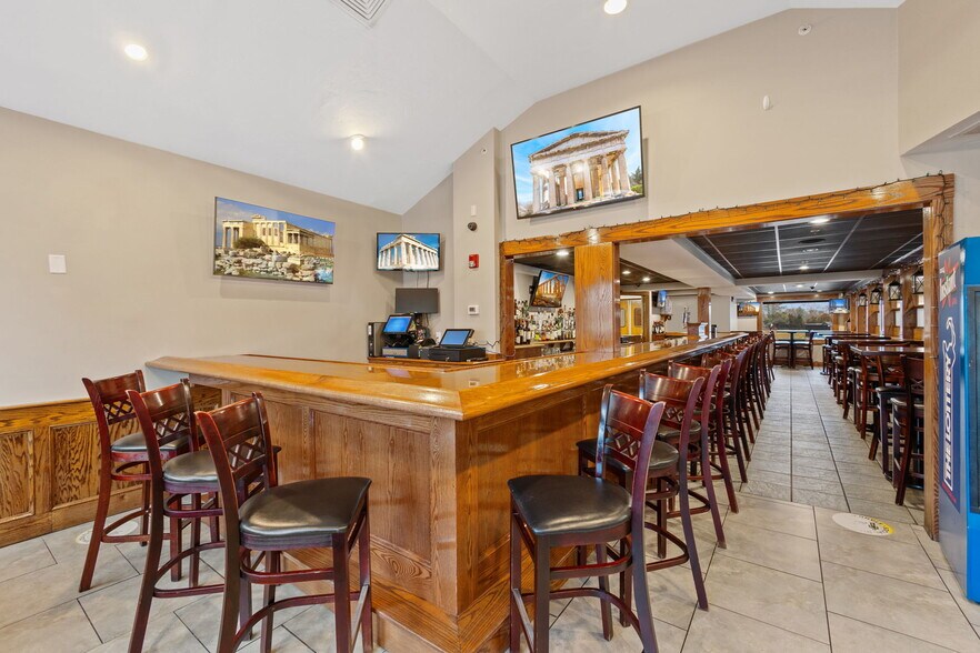 275 N Main St, West Bridgewater, MA à vendre - Photo de l’immeuble – Image 2 sur 12