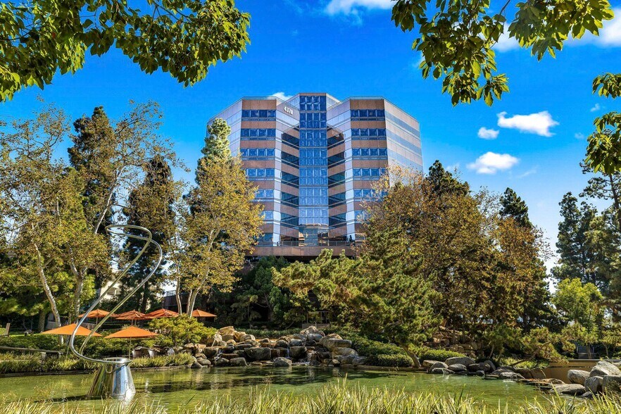 4365 Executive Dr, San Diego, CA à louer - Photo de l’immeuble – Image 3 sur 21