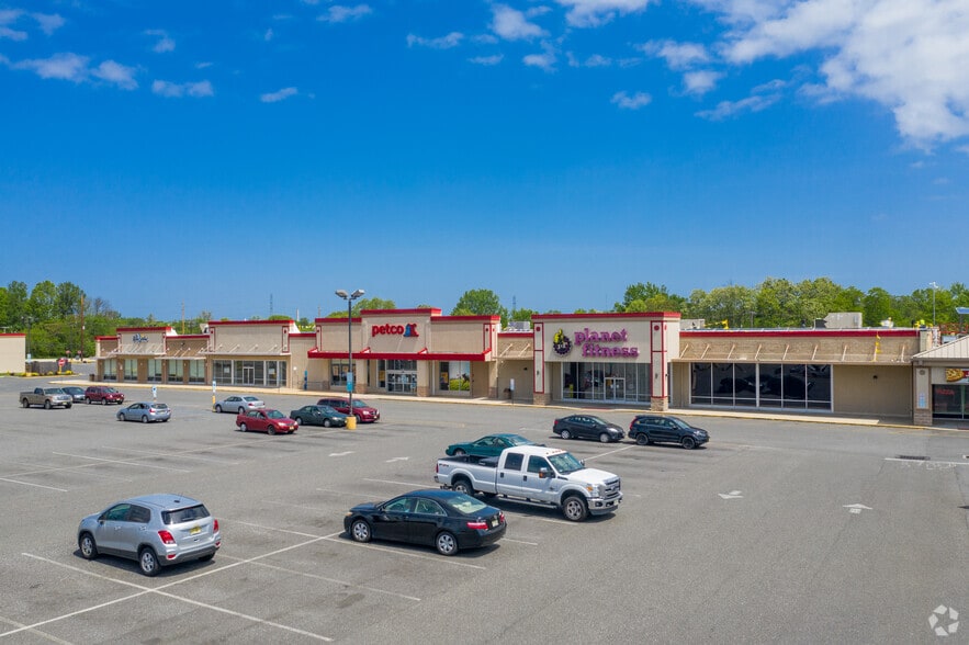 700 Crescent Blvd, Gloucester City, NJ à louer - Photo de l’immeuble – Image 2 sur 5