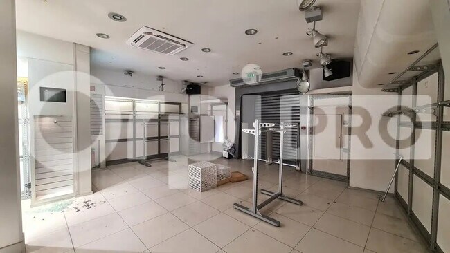 Plus de détails pour Local commercial à louer