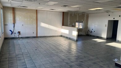 510 W Cemetary Ave, Chenoa, IL à louer Photo de l’immeuble– Image 1 sur 4