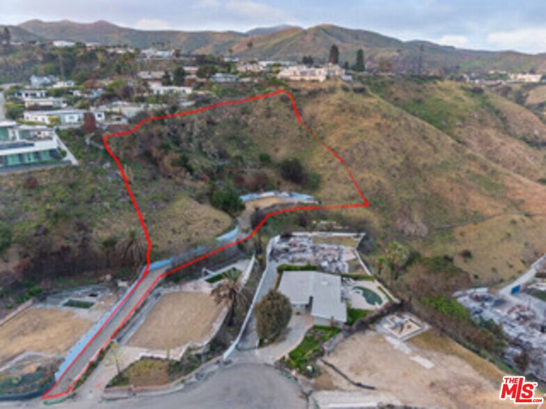 16613 Pequeno Pl, Pacific Palisades, CA à vendre - Photo de l’immeuble – Image 2 sur 8